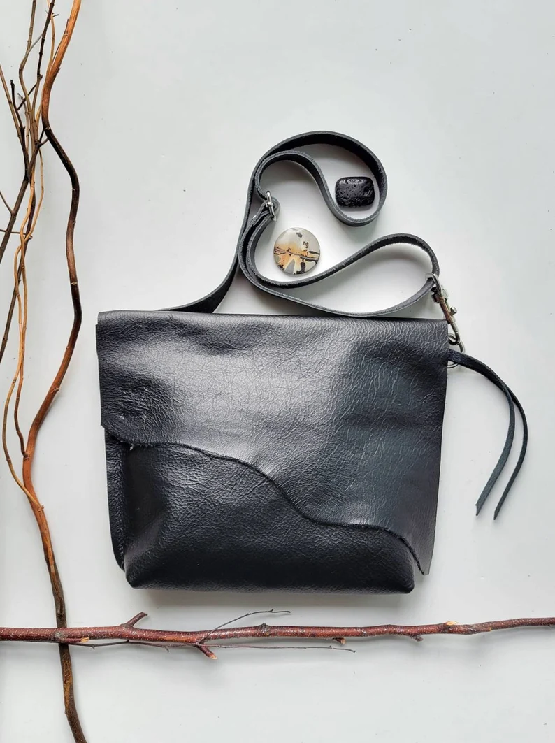 Roots Black Leather Purse – Sell My Stuff Canada - Canada's Content and  Estate Sale Specialists