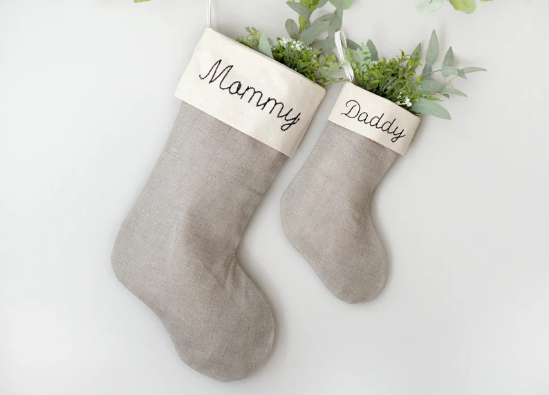 minimalist-christmas-stockings