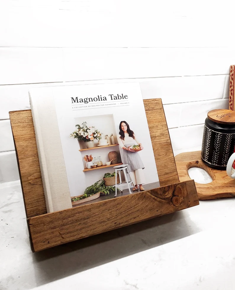 wooden-cookbook-stand